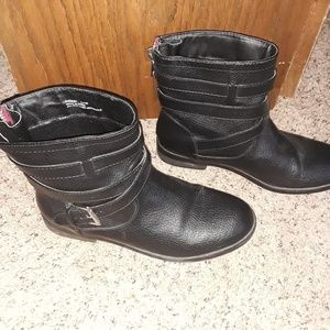 they are booties that are above the ankle.